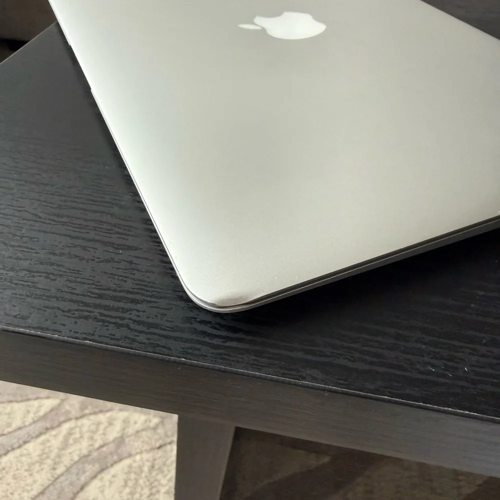 2017 MacBook Air 13-inch (Intel i5, 128 GB)